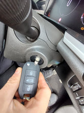 Load image into Gallery viewer, (PSA10) PSA Flip Remote Key 4A ( Boot button ) - Aftermarket